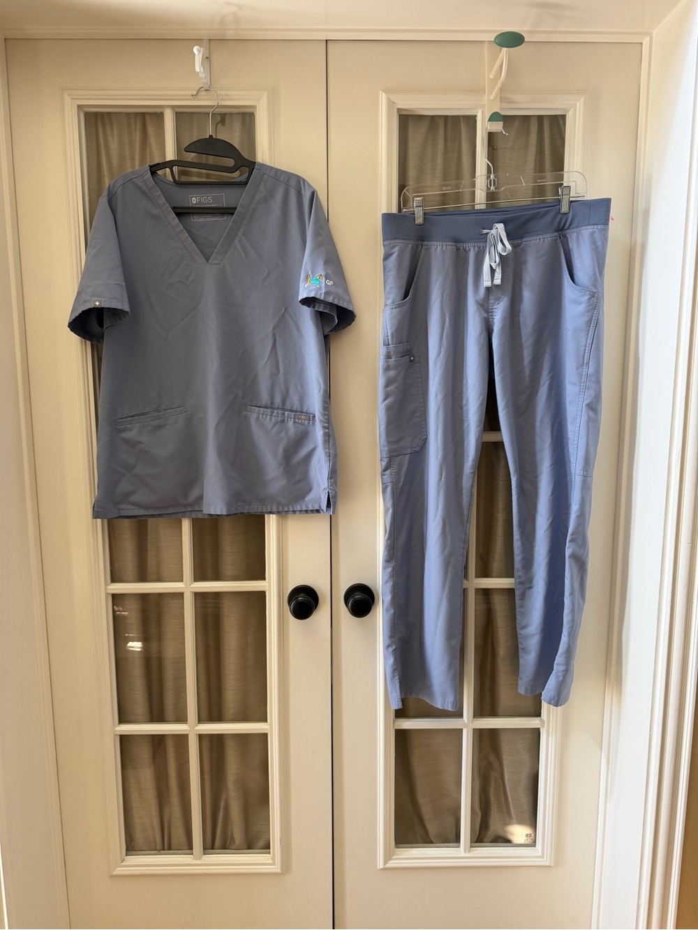 Large Figs Woman’s Set w/ Kade Cargo Pants in Vapor Blue